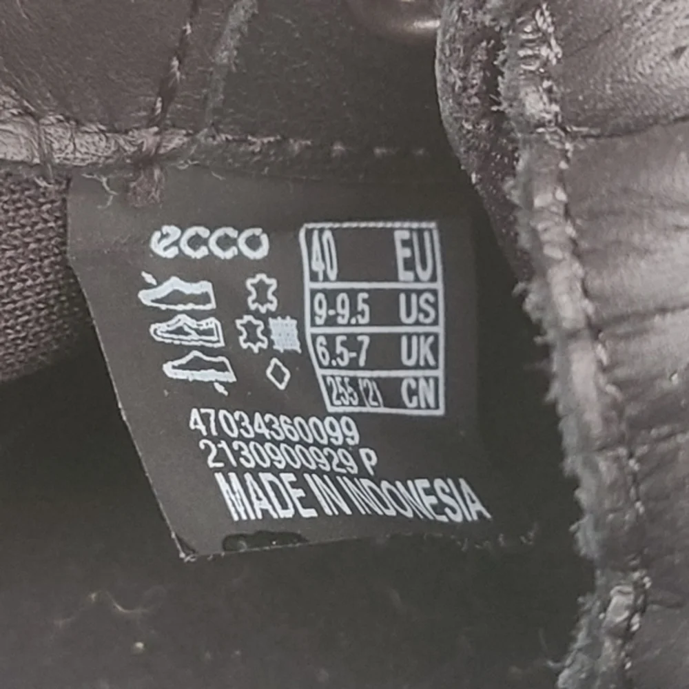 Ecco Womens Soft 7Street Sneaker 40 (9-9.5) Extra Width Black‎ Snakeskin Leather
